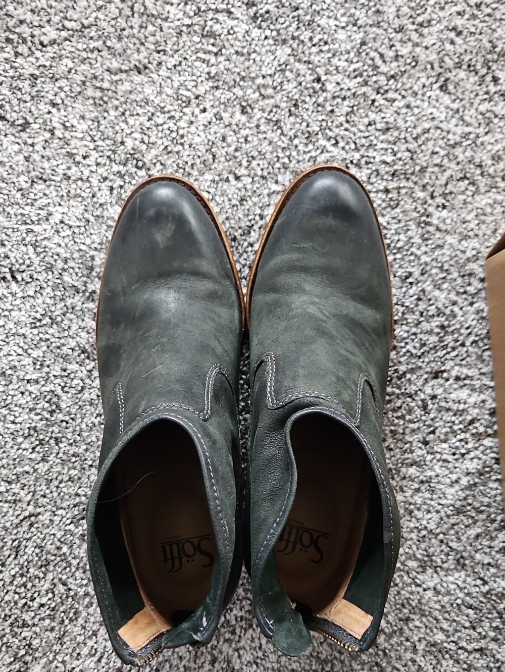 Sofft Womens Dark Green Leather Chukka Booties